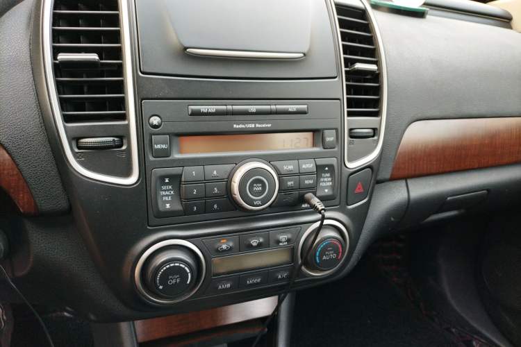 Used Nissan Sylphy 2009 1.6XL Automatic Luxury Sunroof Edition Audio And AC Panel