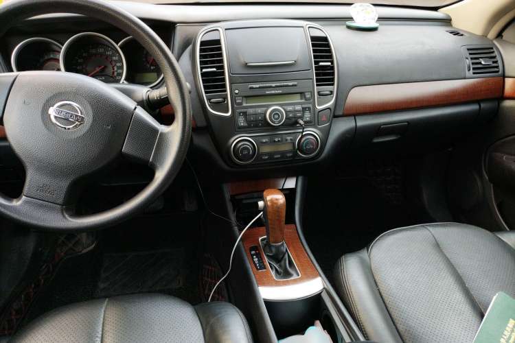 Used Nissan Sylphy 2009 1.6XL Automatic Luxury Sunroof Edition Center Console