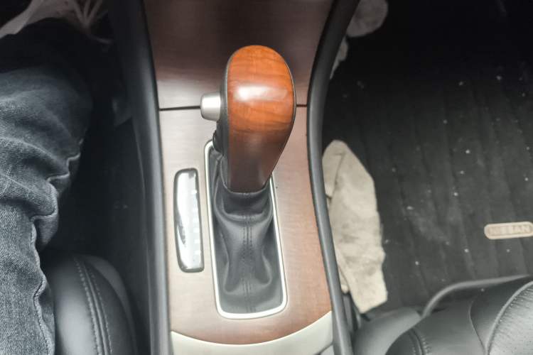 Used Nissan Sylphy 2009 1.6XL Automatic Luxury Sunroof Edition Gear Lever