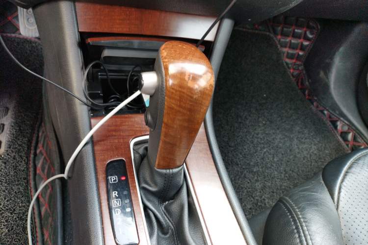 Used Nissan Sylphy 2009 1.6XL Automatic Luxury Sunroof Edition Gear Lever