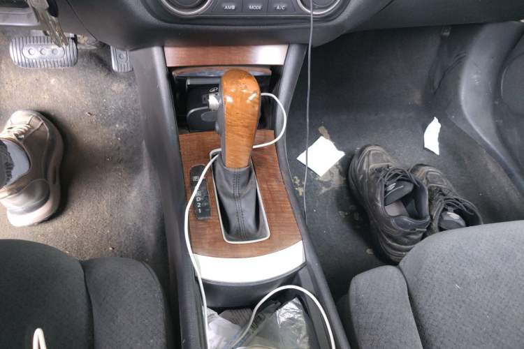 Used Nissan Sylphy 2009 1.6XE Automatic Comfort Edition Gear Lever