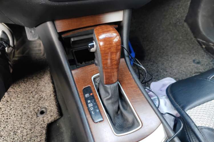 Used Nissan Sylphy 2009 2.0XL CVT Luxury Edition Gear Lever
