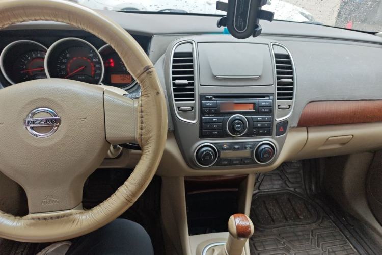 Used Nissan Sylphy 2009 1.6XE Manual Comfort Edition Center Console