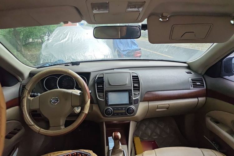 Used Nissan Sylphy 2009 1.6XE Manual Comfort Edition Center Console