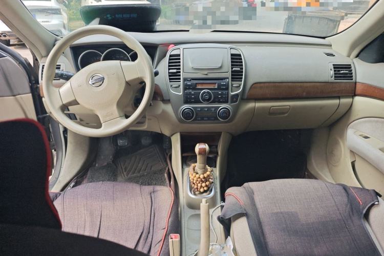 Used Nissan Sylphy 2009 1.6XE Manual Comfort Edition Center Console