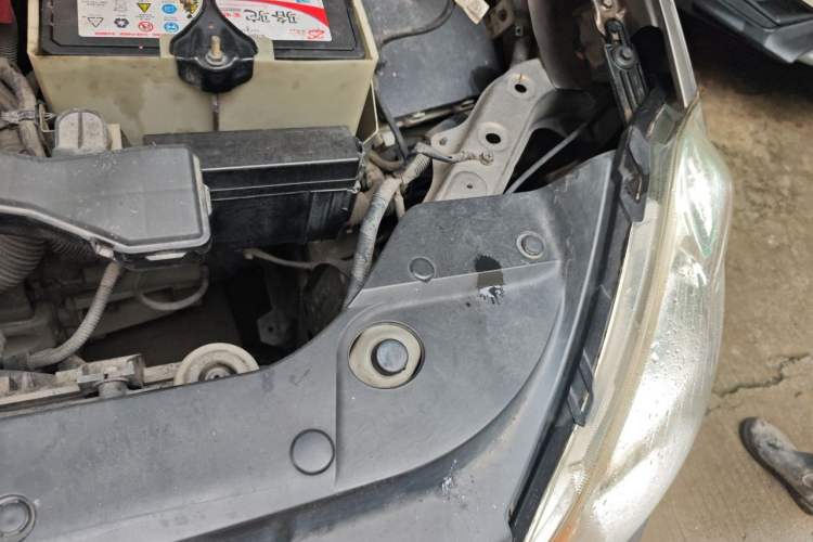 Used Nissan Sylphy 2009 1.6XE Manual Comfort Edition Engine Bay Left