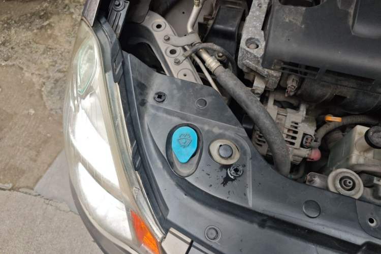 Used Nissan Sylphy 2009 1.6XE Manual Comfort Edition Engine Bay Right