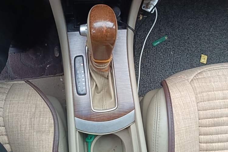 Used Nissan Sylphy 2009 1.6XL Automatic Luxury Sunroof Edition Gear Lever
