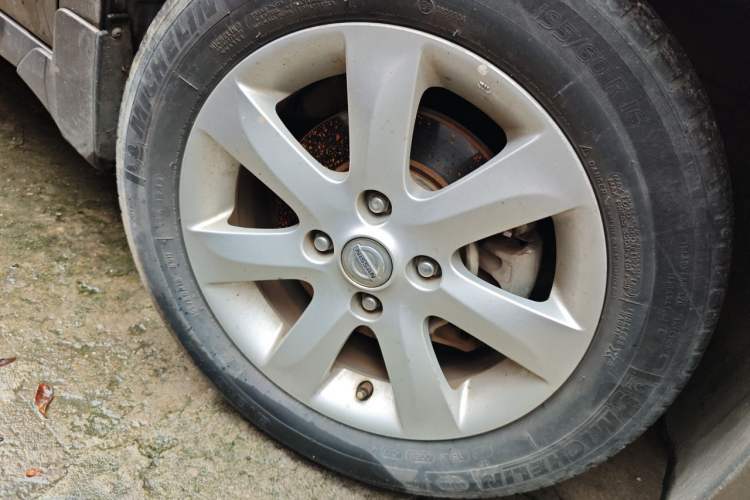 Used Nissan Sylphy 2009 1.6XE Manual Comfort Edition Right Front Wheel Hub
