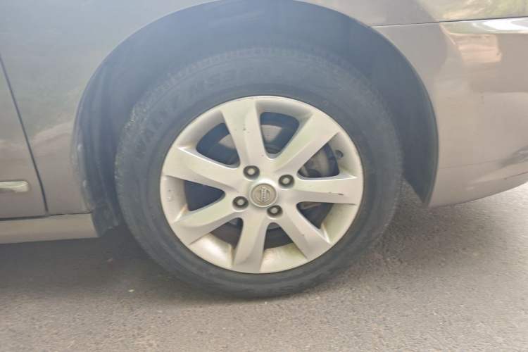 Used Nissan Sylphy 2009 1.6XE Manual Comfort Edition Right Front Wheel Hub