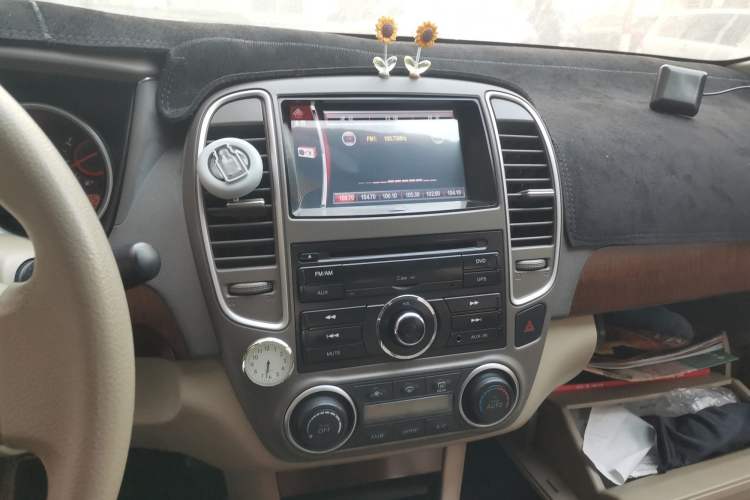 Used Nissan Sylphy 2009 1.6XL Automatic Luxury Sunroof Edition Audio And AC Panel