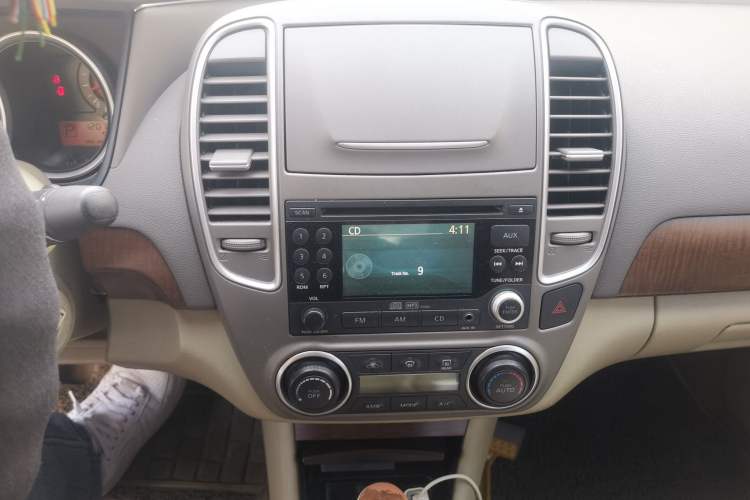 Used Nissan Sylphy 2009 1.6XL Automatic Luxury Sunroof Edition Audio And AC Panel