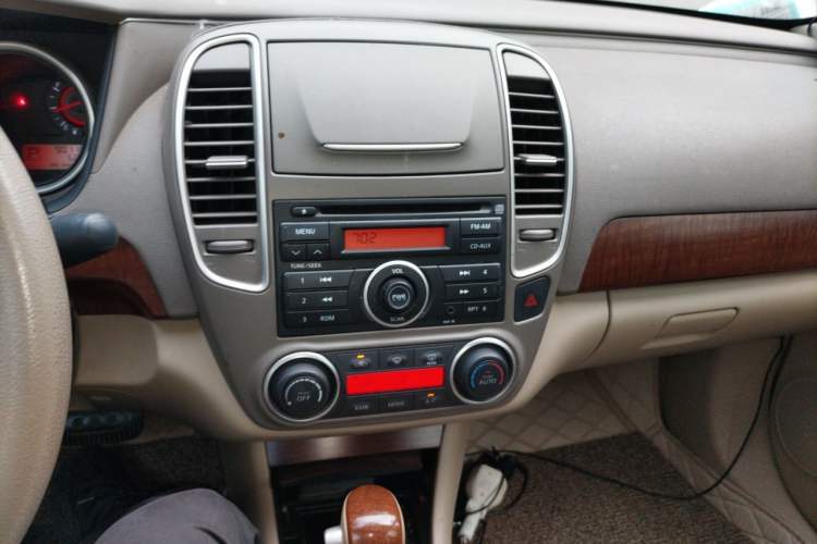 Used Nissan Sylphy 2009 1.6XL Automatic Luxury Sunroof Edition Audio And AC Panel