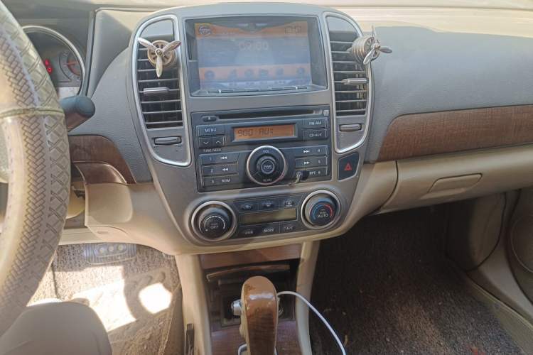 Used Nissan Sylphy 2009 1.6XL Automatic Luxury Sunroof Edition Audio And AC Panel