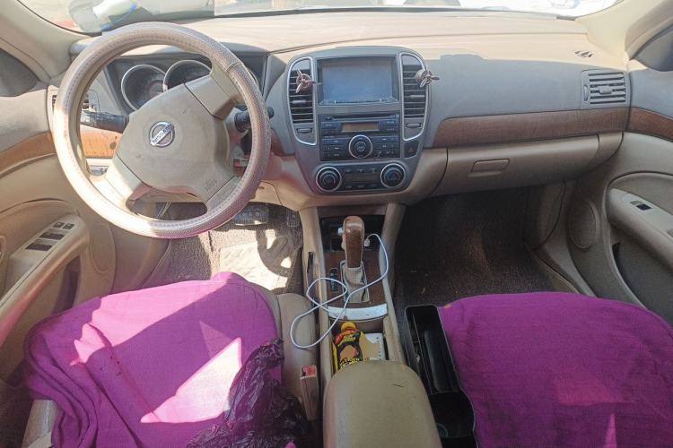Used Nissan Sylphy 2009 1.6XL Automatic Luxury Sunroof Edition Center Console