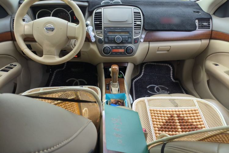 Used Nissan Sylphy 2009 1.6XL Automatic Luxury Sunroof Edition Center Console