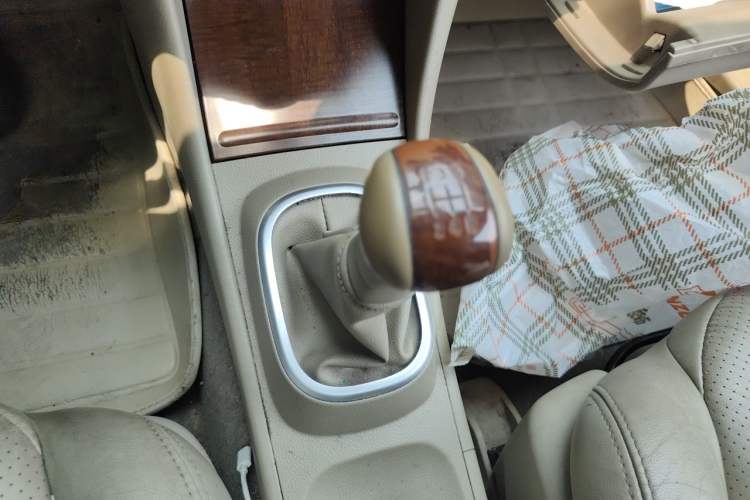 Used Nissan Sylphy 2009 1.6 XL Manual Luxury Sunroof Edition Gear Lever