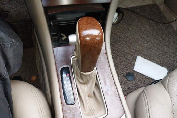 Used Nissan Sylphy 2009 1.6XL Automatic Luxury Sunroof Edition Gear Lever