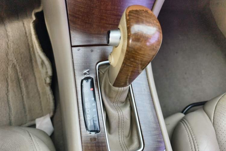 Used Nissan Sylphy 2009 1.6XL Automatic Luxury Sunroof Edition Gear Lever