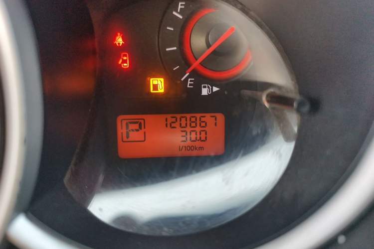 Used Nissan Sylphy 2009 1.6XL Automatic Luxury Sunroof Edition Odometer Close Up