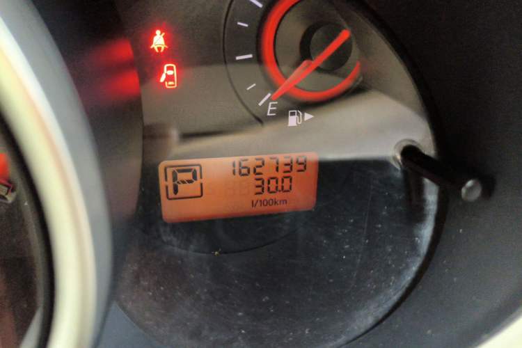 Used Nissan Sylphy 2009 1.6XL Automatic Luxury Sunroof Edition Odometer Close Up