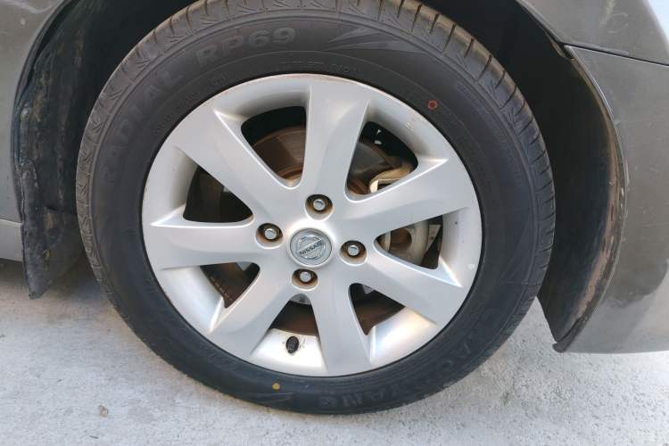 Used Nissan Sylphy 2009 1.6XL Automatic Luxury Sunroof Edition Right Front Wheel Hub