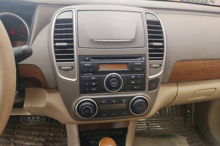 Used Nissan Sylphy 2009 1.6XE Automatic Comfort Edition Audio And AC Panel