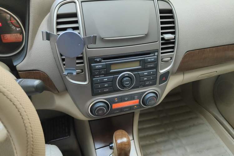 Used Nissan Sylphy 2009 1.6XL Automatic Luxury Sunroof Edition Audio And AC Panel