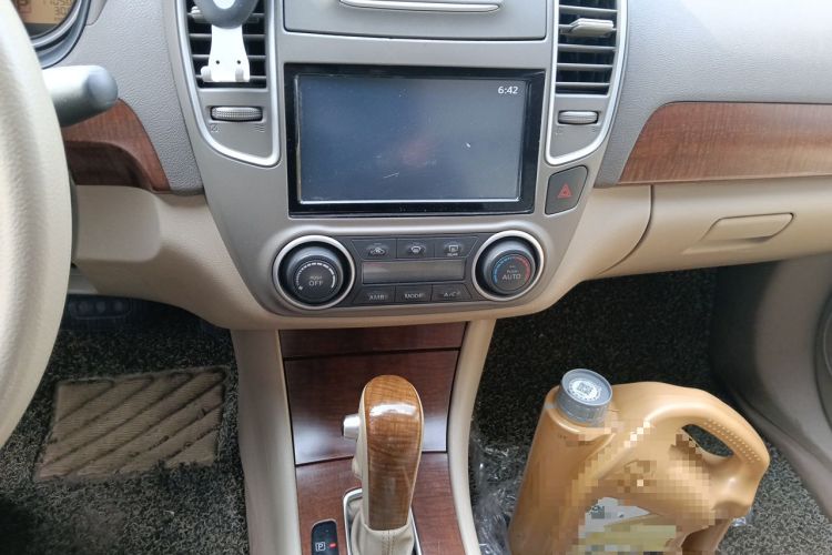 Used Nissan Sylphy 2009 1.6XL Automatic Luxury Sunroof Edition Audio And AC Panel