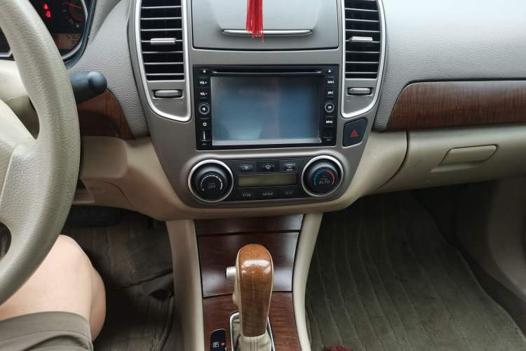 Used Nissan Sylphy 2009 1.6XL Automatic Luxury Sunroof Edition Audio And AC Panel