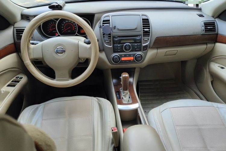 Used Nissan Sylphy 2009 1.6XL Automatic Luxury Sunroof Edition Center Console