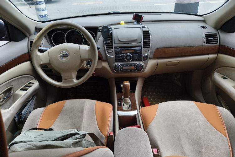 Used Nissan Sylphy 2009 1.6XE Automatic Comfort Edition Center Console