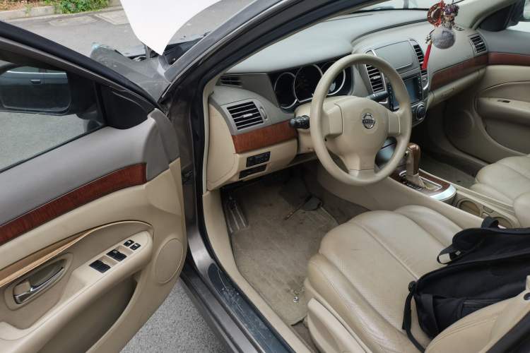 Used Nissan Sylphy 2009 1.6XL Automatic Luxury Sunroof Edition Driver Seat