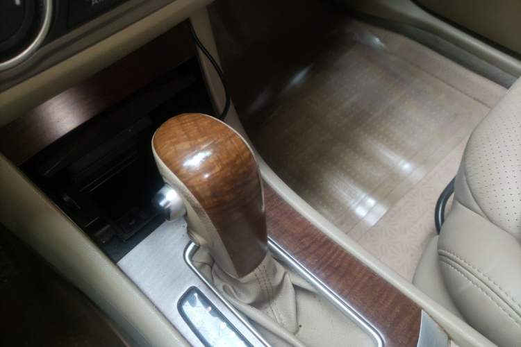 Used Nissan Sylphy 2009 1.6XL Automatic Luxury Sunroof Edition Gear Lever
