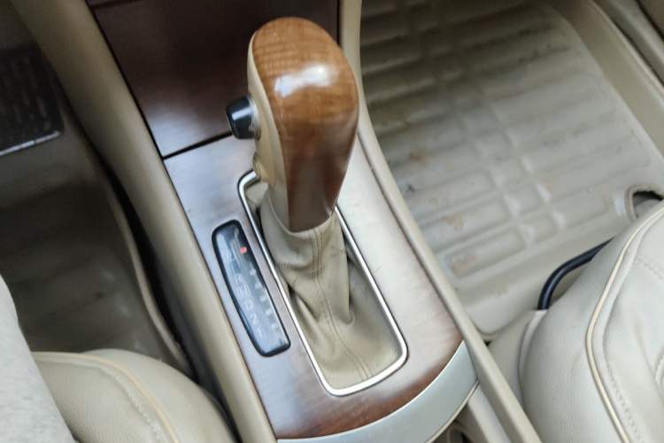Used Nissan Sylphy 2009 1.6XL Automatic Luxury Sunroof Edition Gear Lever
