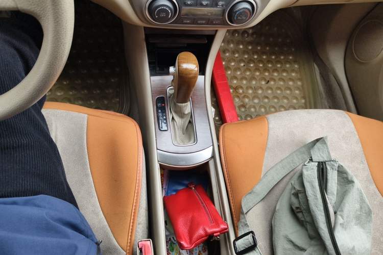 Used Nissan Sylphy 2009 1.6XE Automatic Comfort Edition Gear Lever