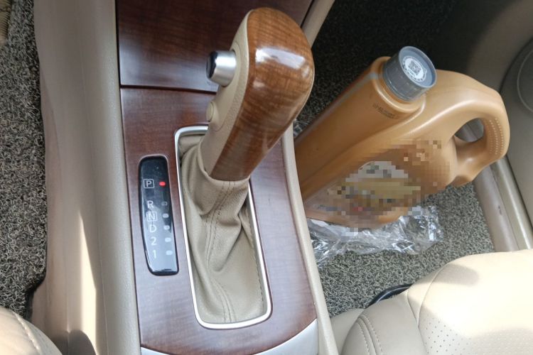 Used Nissan Sylphy 2009 1.6XL Automatic Luxury Sunroof Edition Gear Lever