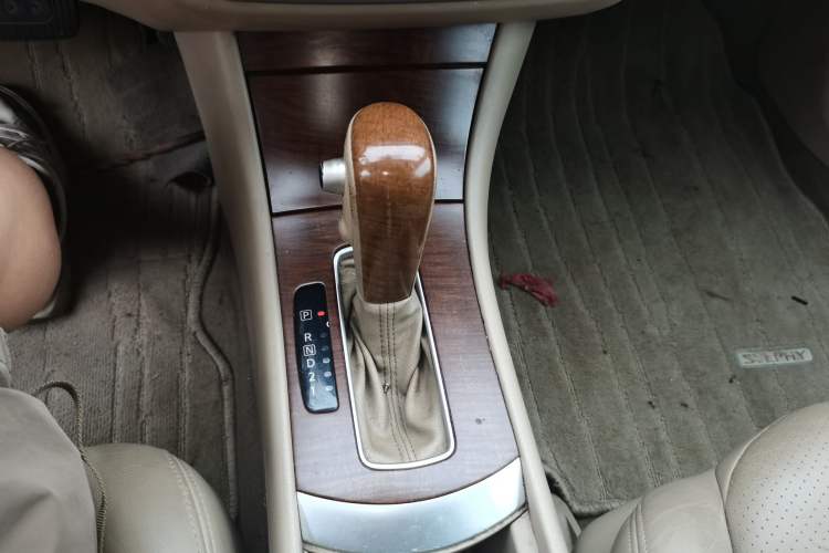Used Nissan Sylphy 2009 1.6XL Automatic Luxury Sunroof Edition Gear Lever