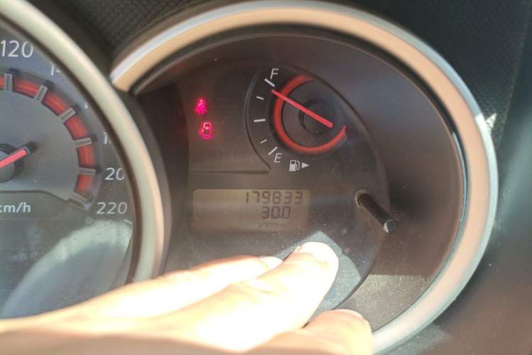 Used Nissan Sylphy 2009 1.6 XL Manual Luxury Sunroof Edition Odometer Close Up