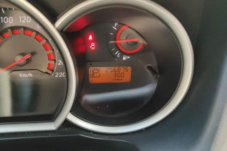 Used Nissan Sylphy 2009 1.6XL Automatic Luxury Sunroof Edition Odometer Close Up