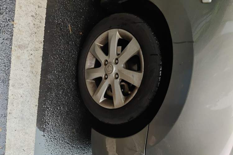 Used Nissan Sylphy 2009 2.0XL CVT Tech Sunroof Version Right Front Wheel Hub