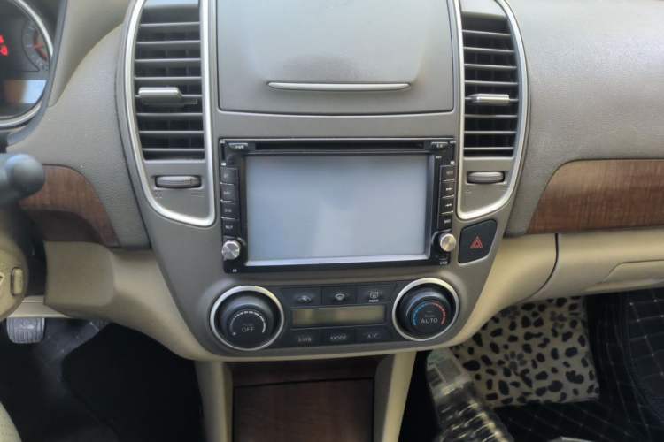 Used Nissan Sylphy 2009 1.6 XL Manual Luxury Sunroof Edition Audio And AC Panel