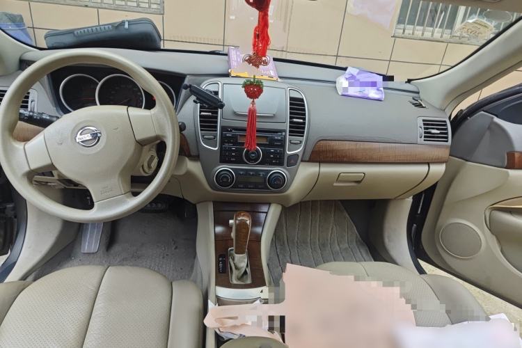 Used Nissan Sylphy 2009 1.6XL Automatic Luxury Sunroof Edition Center Console