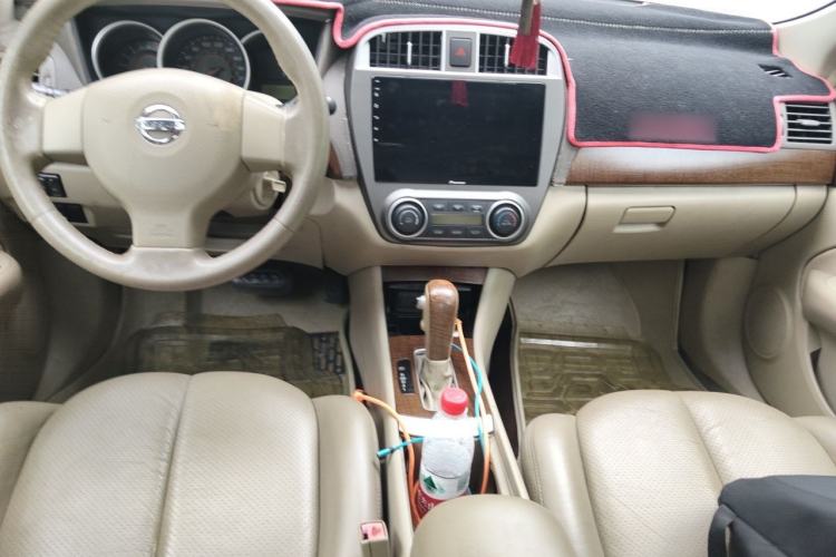 Used Nissan Sylphy 2009 1.6XL Automatic Luxury Sunroof Edition Center Console