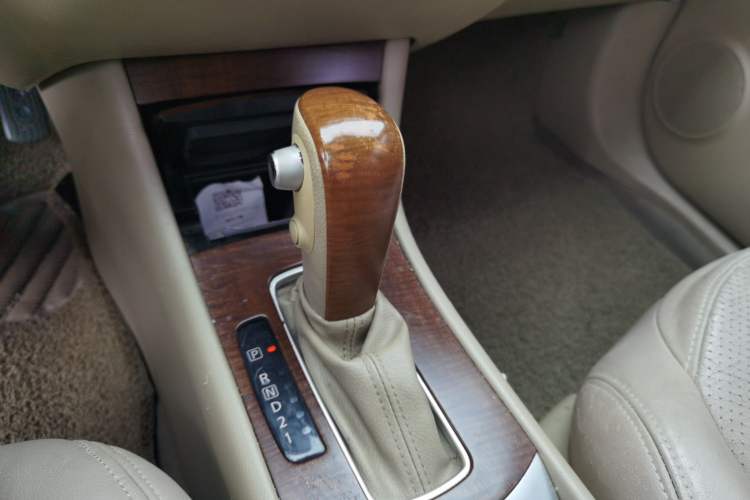 Used Nissan Sylphy 2009 1.6XE Automatic Comfort Edition Gear Lever