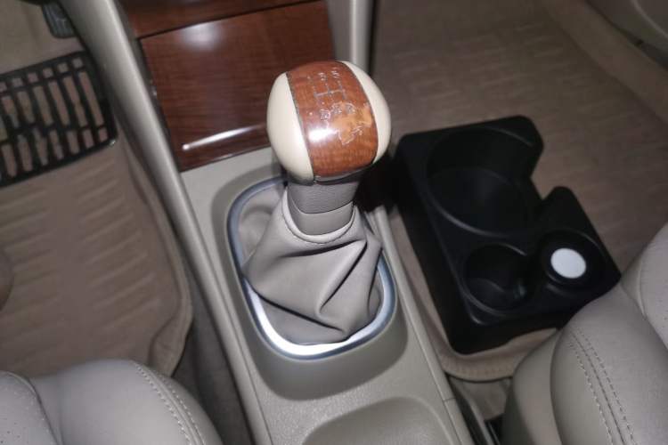 Used Nissan Sylphy 2009 1.6 XL Manual Luxury Sunroof Edition Gear Lever