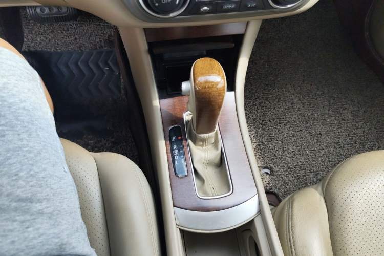 Used Nissan Sylphy 2009 2.0XL CVT Luxury Edition Gear Lever