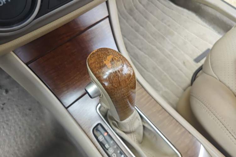 Used Nissan Sylphy 2009 1.6XL Automatic Luxury Sunroof Edition Gear Lever
