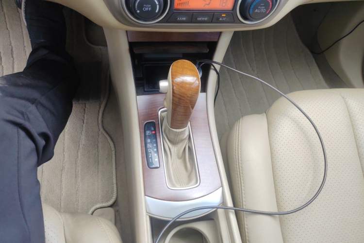 Used Nissan Sylphy 2009 1.6XL Automatic Luxury Sunroof Edition Gear Lever