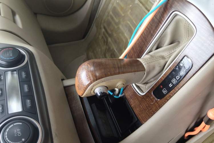 Used Nissan Sylphy 2009 1.6XL Automatic Luxury Sunroof Edition Gear Lever